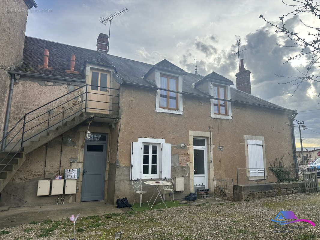 FACADE COTE JARDIN - Appartement à AINAY-LE-CHATEAU