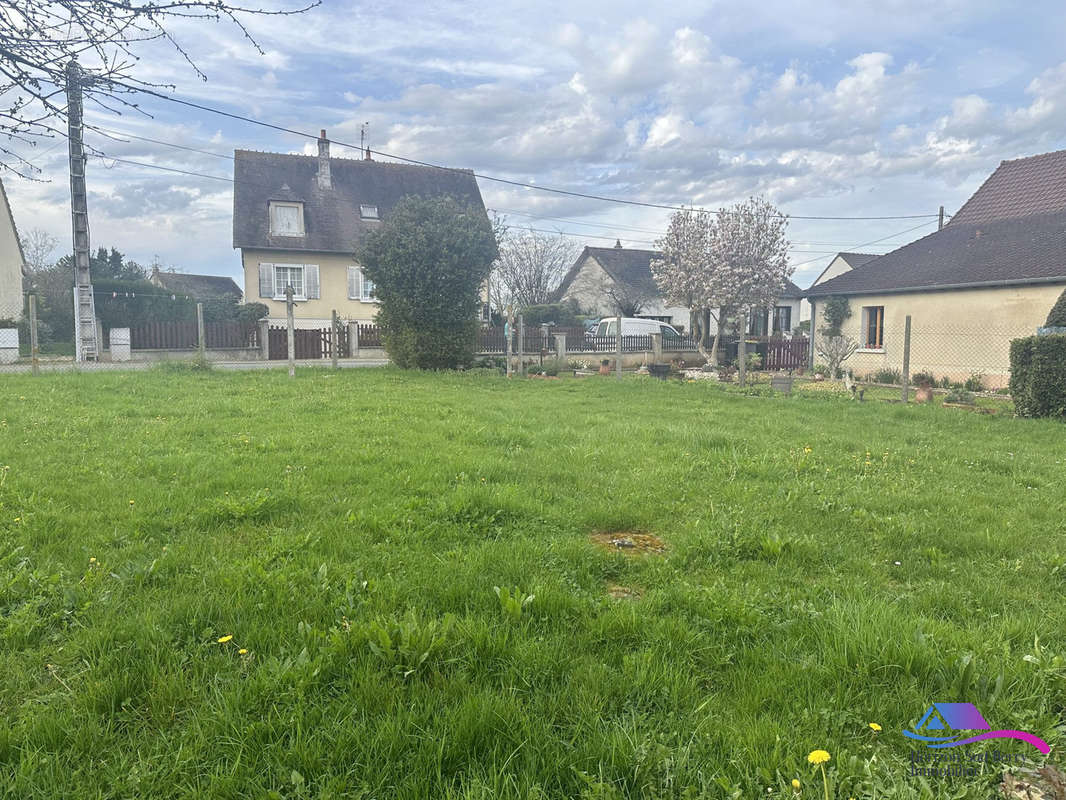 JARDIN  - Appartement à AINAY-LE-CHATEAU