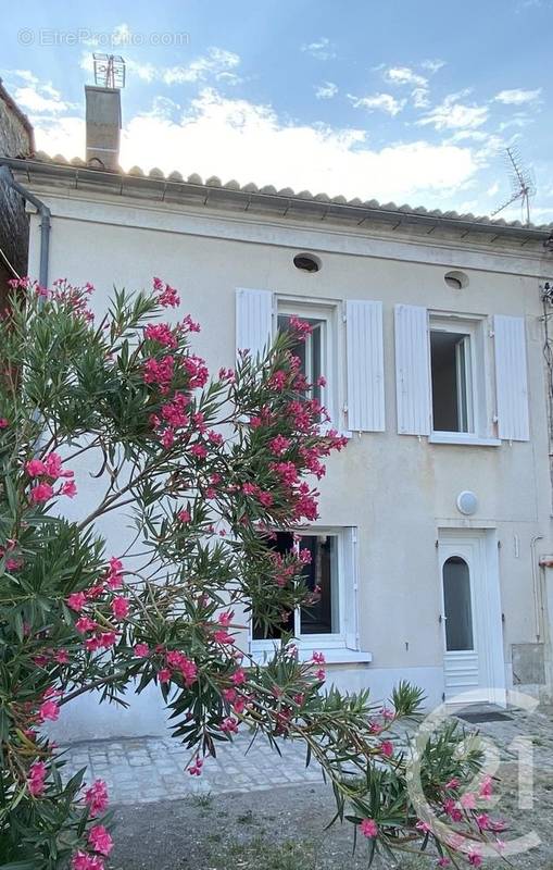 Maison à RUELLE-SUR-TOUVRE