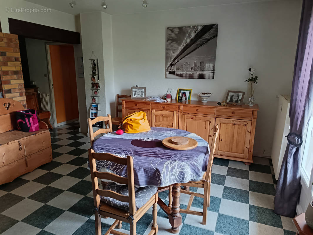 Appartement à SAINT-LUPICIN