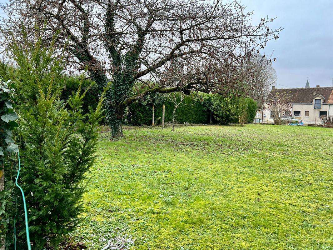 Terrain à COULOMMIERS-LA-TOUR