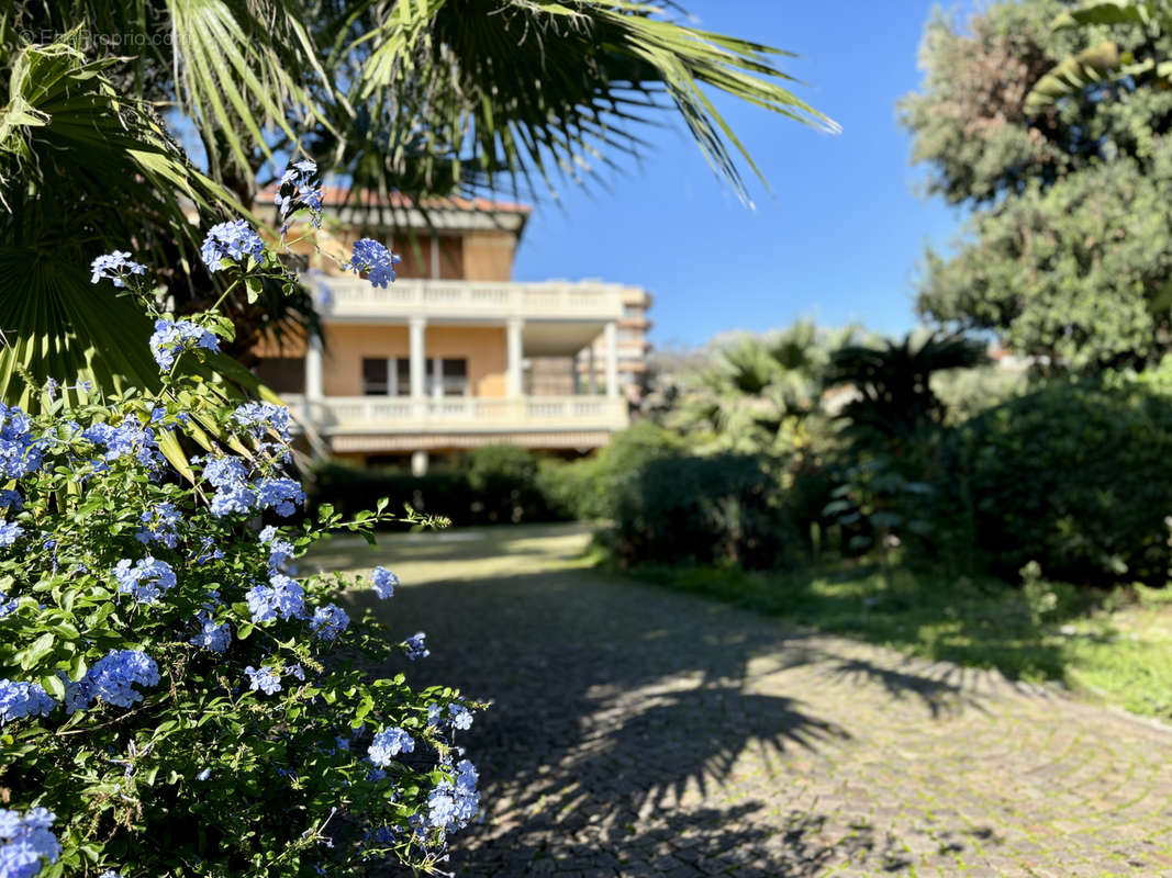 Appartement à ROQUEBRUNE-CAP-MARTIN