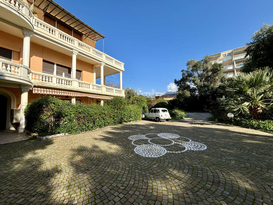 Appartement à ROQUEBRUNE-CAP-MARTIN