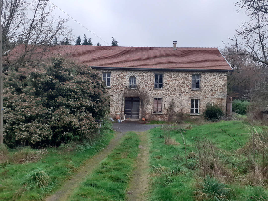 Maison à SAINT-YRIEIX-LA-PERCHE