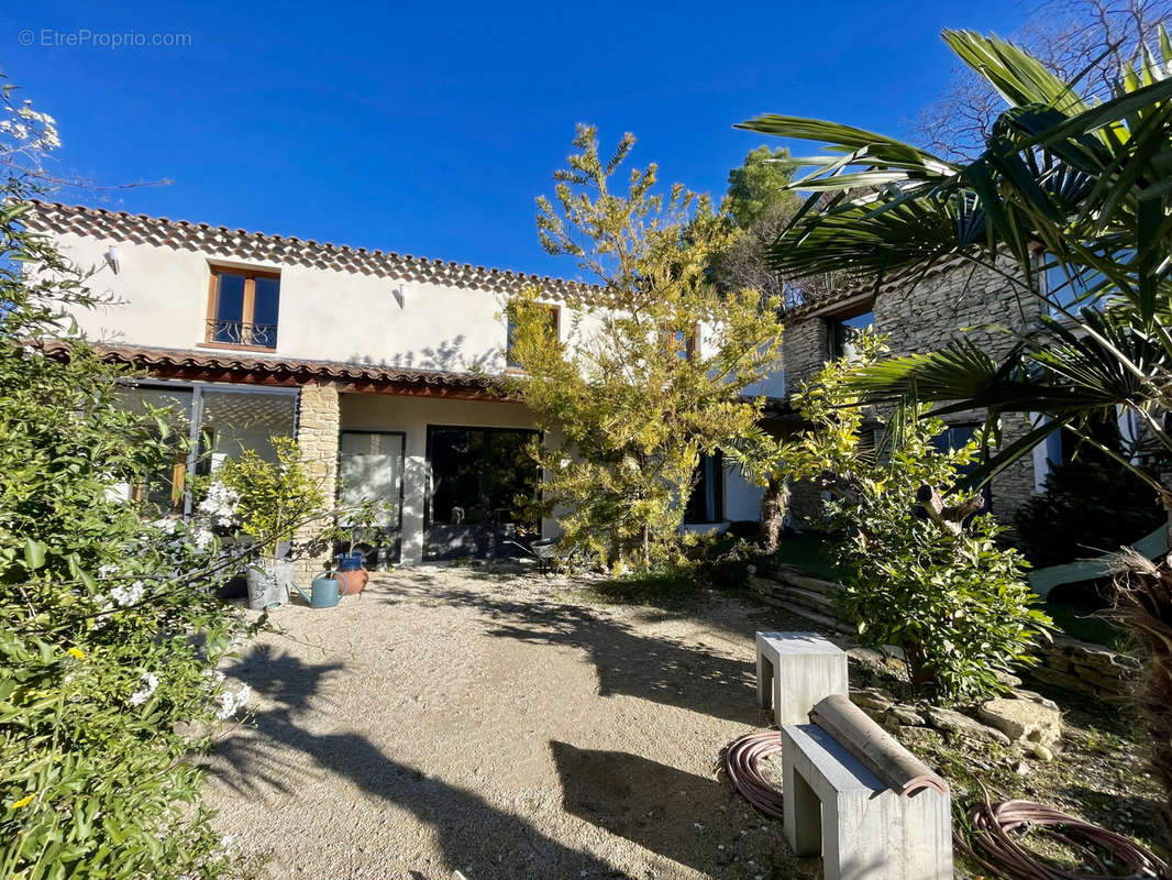 Maison à VAISON-LA-ROMAINE