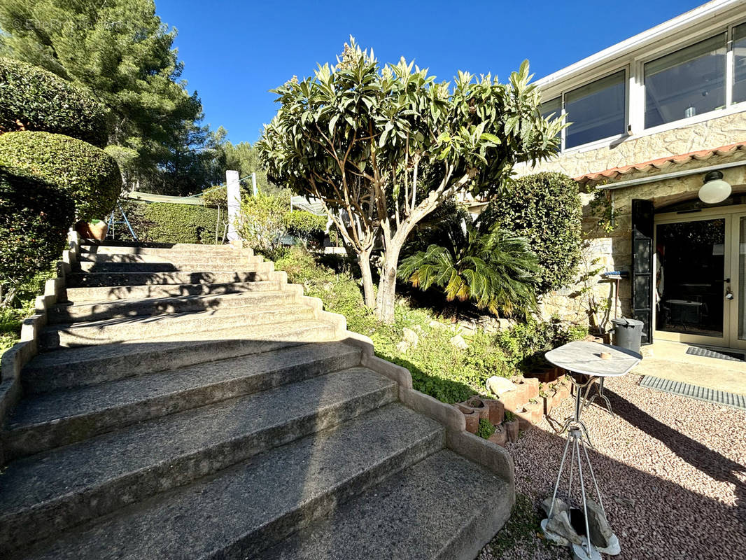 Maison à SAINT-CYR-SUR-MER