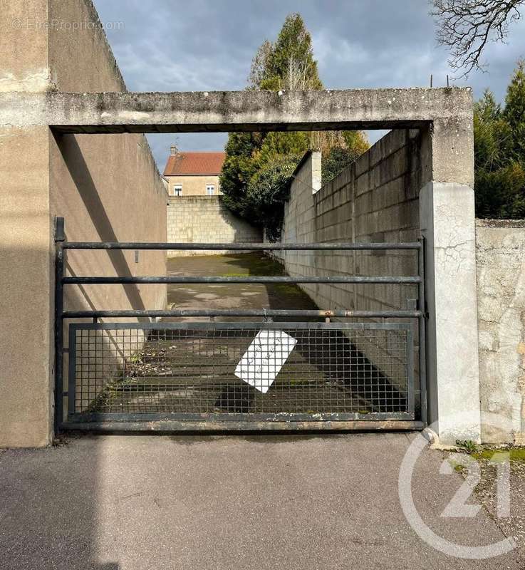 Parking à LE CREUSOT