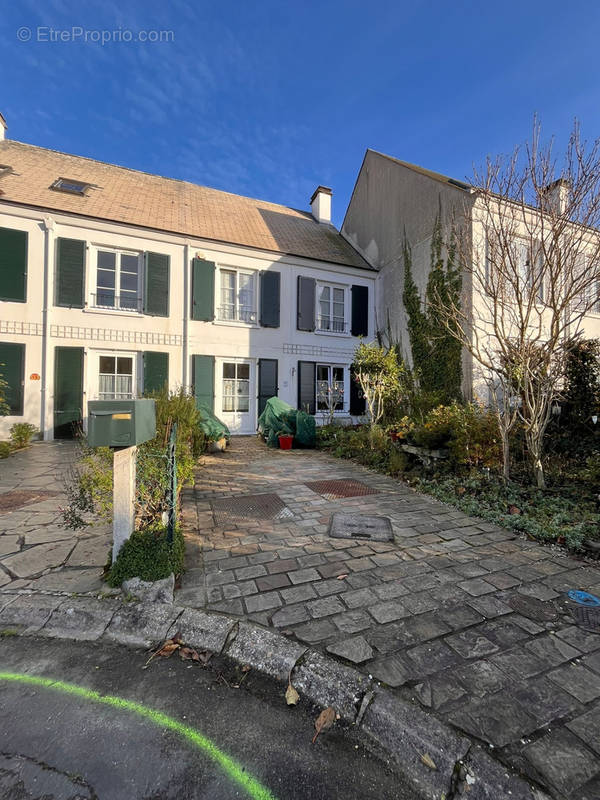 Maison à VERT-SAINT-DENIS