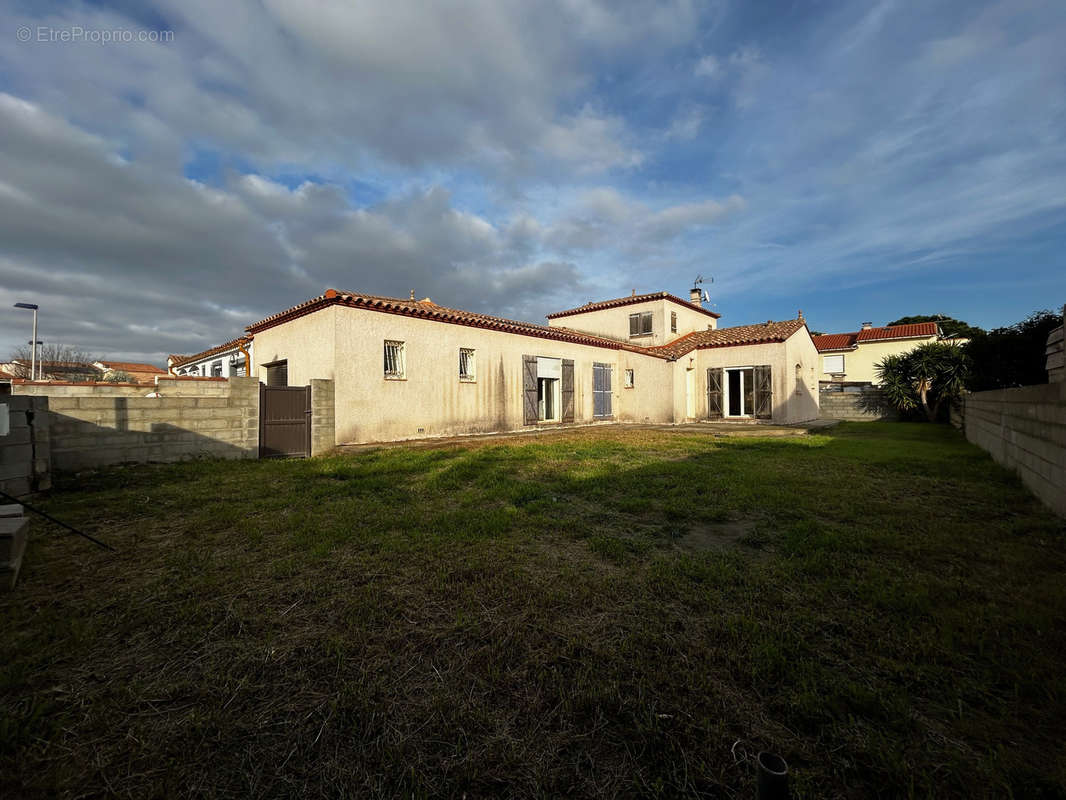 Maison à VILLENEUVE-LA-RIVIERE