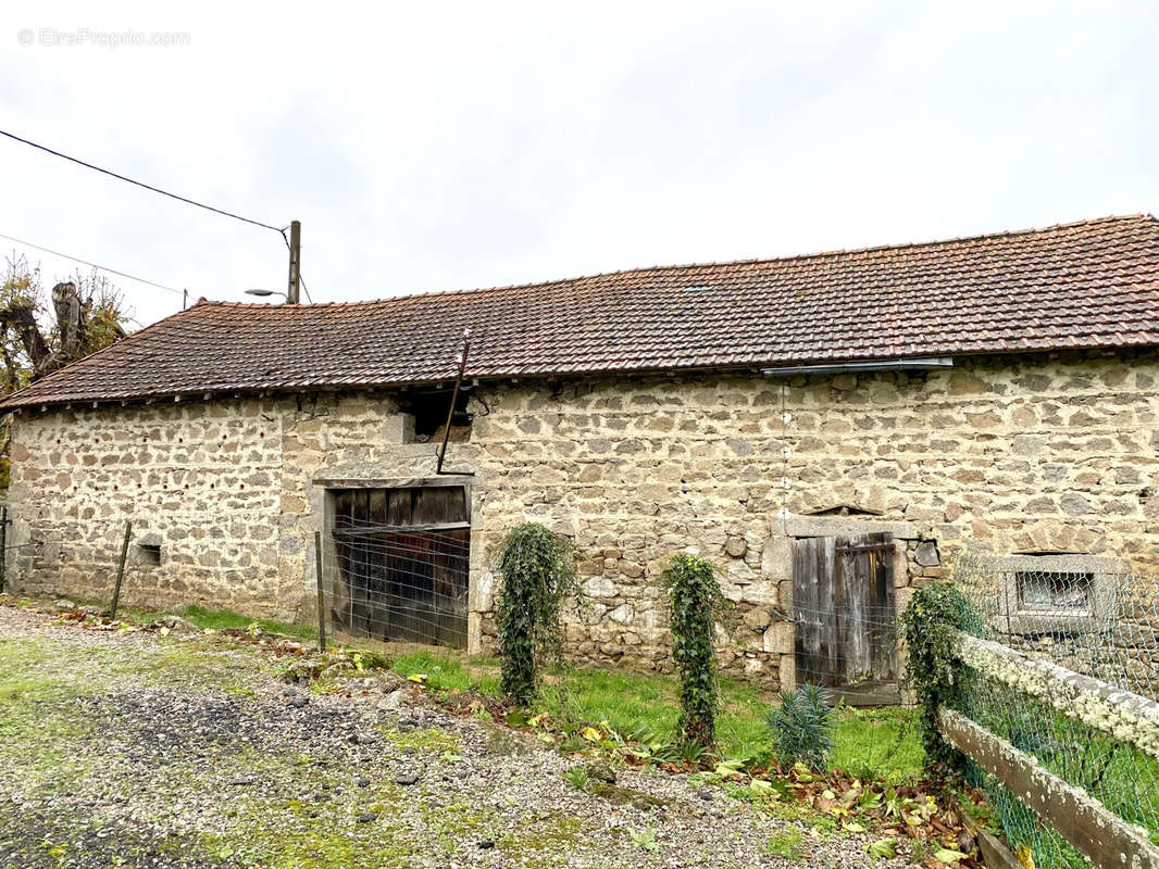 Maison à LE MAYET-DE-MONTAGNE