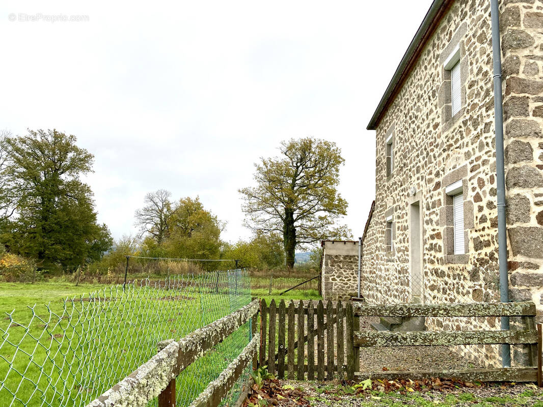 Maison à LE MAYET-DE-MONTAGNE