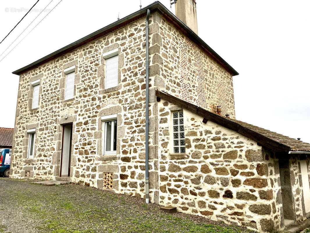 Maison à LE MAYET-DE-MONTAGNE