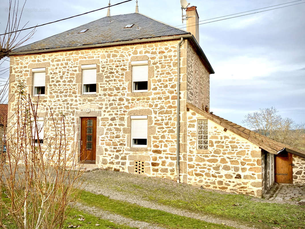 Maison à LE MAYET-DE-MONTAGNE