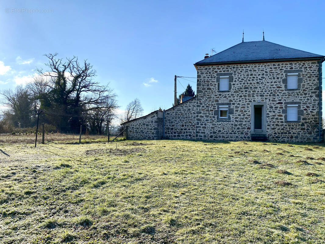 Maison à LE MAYET-DE-MONTAGNE