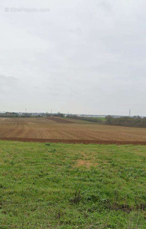 Terrain à SAINT-XANDRE