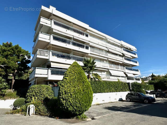 Appartement à VALLAURIS