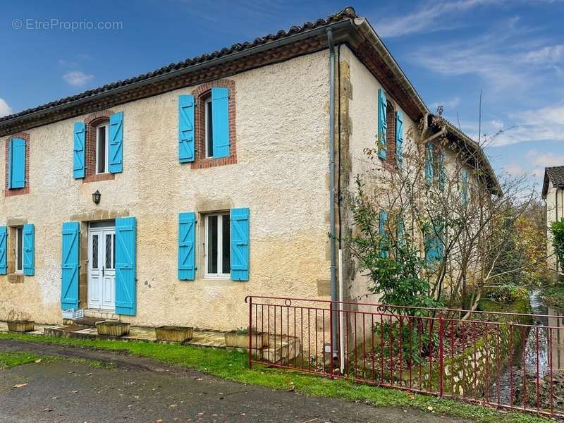 Appartement à RIGUEPEU