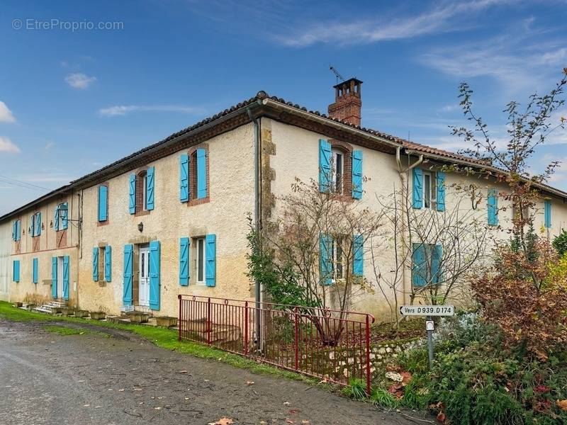 Appartement à RIGUEPEU