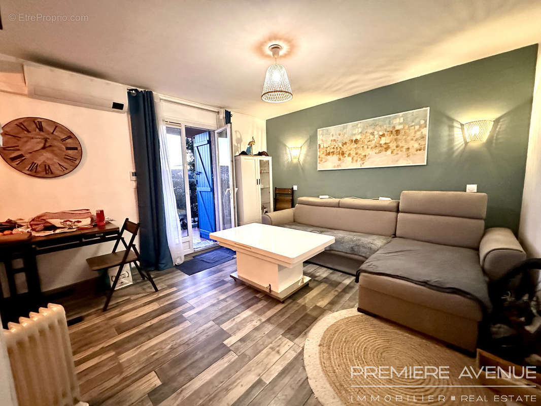 Appartement à ROQUEBRUNE-SUR-ARGENS