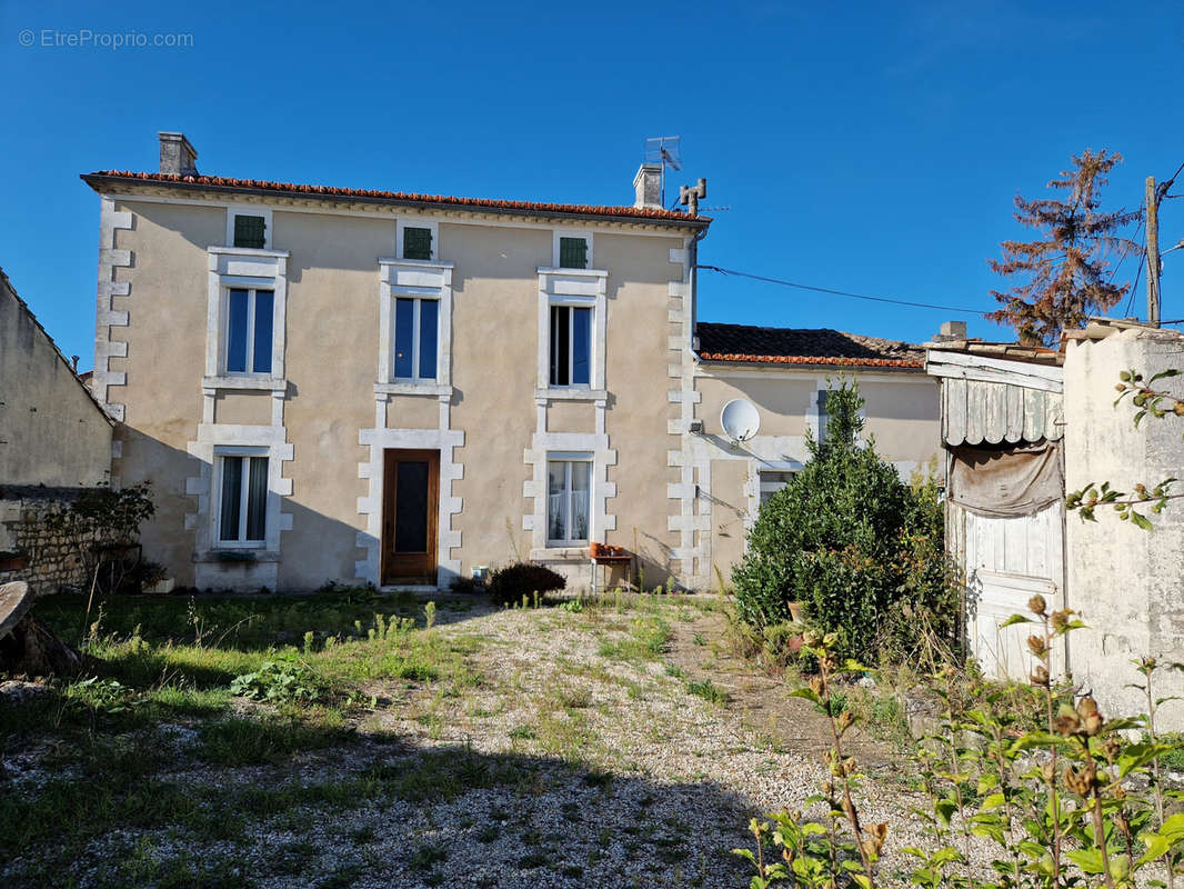 Maison à CHATEAUNEUF-SUR-CHARENTE