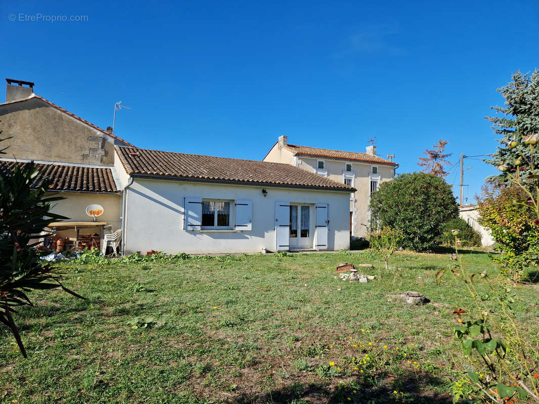 Maison à CHATEAUNEUF-SUR-CHARENTE