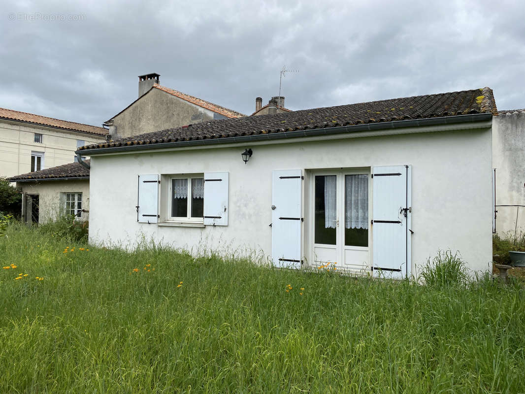 Maison à CHATEAUNEUF-SUR-CHARENTE