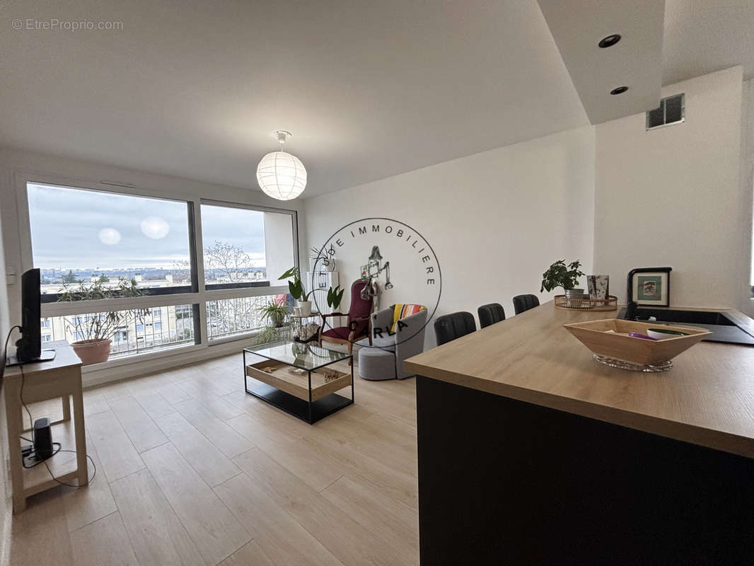 Appartement à SAINT-GENIS-LAVAL