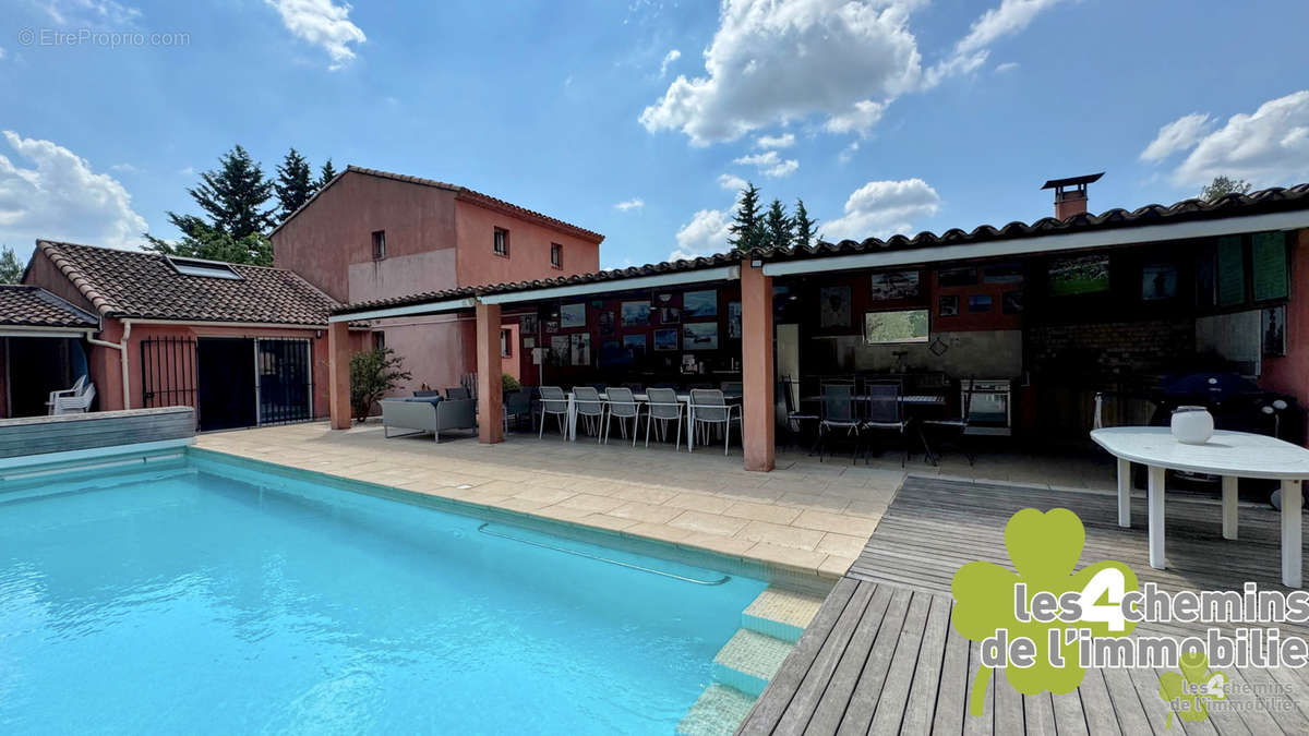 Maison à CHATEAUNEUF-LE-ROUGE