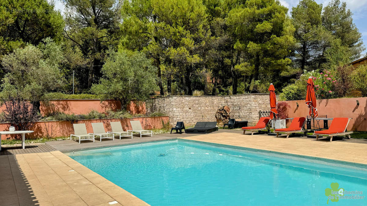 Maison à CHATEAUNEUF-LE-ROUGE