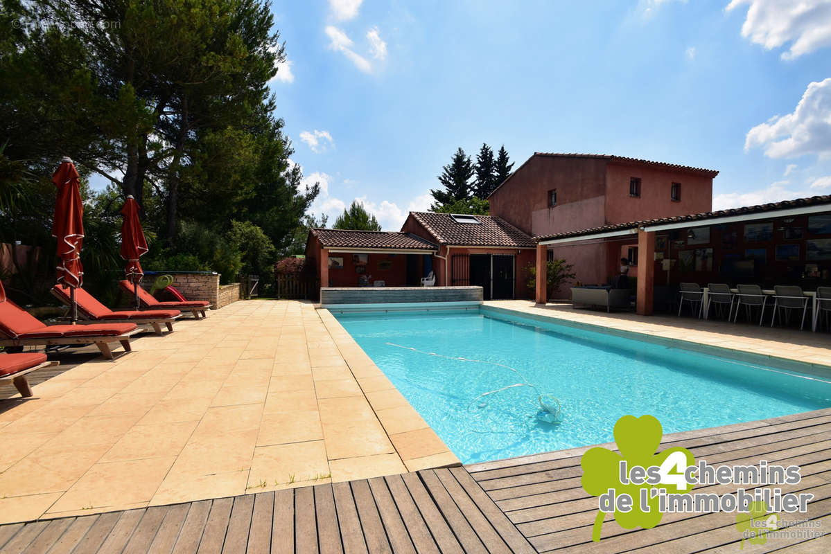 Maison à CHATEAUNEUF-LE-ROUGE