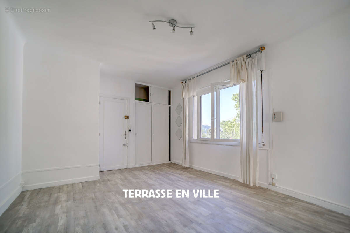 Appartement à SAINT-CYR-SUR-MER