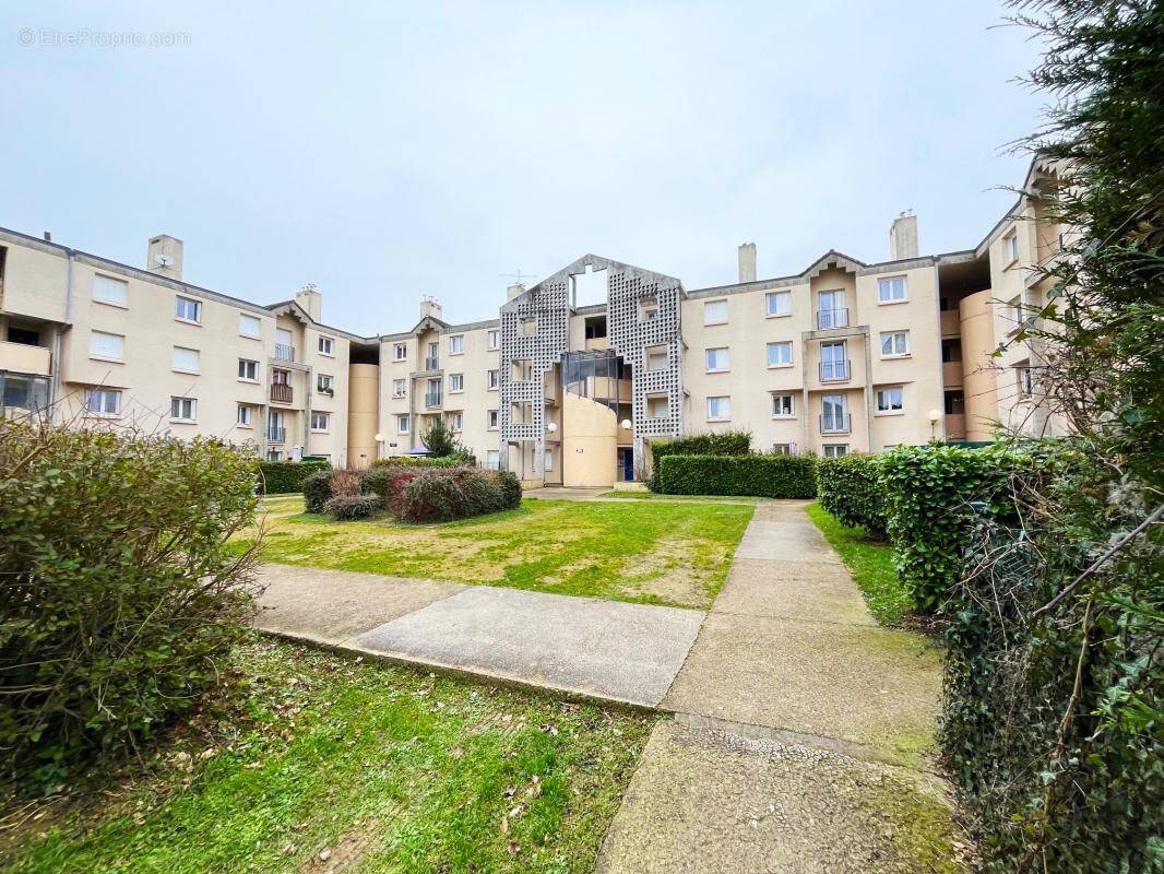 Appartement à LOGNES