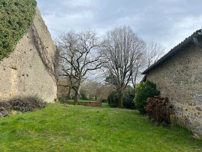 Maison à DOMPIERRE-LES-EGLISES