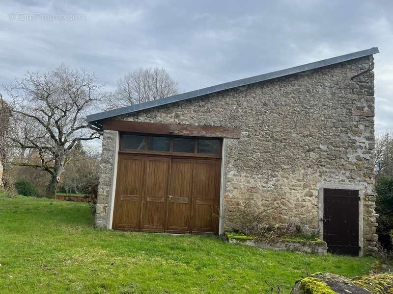 Maison à DOMPIERRE-LES-EGLISES