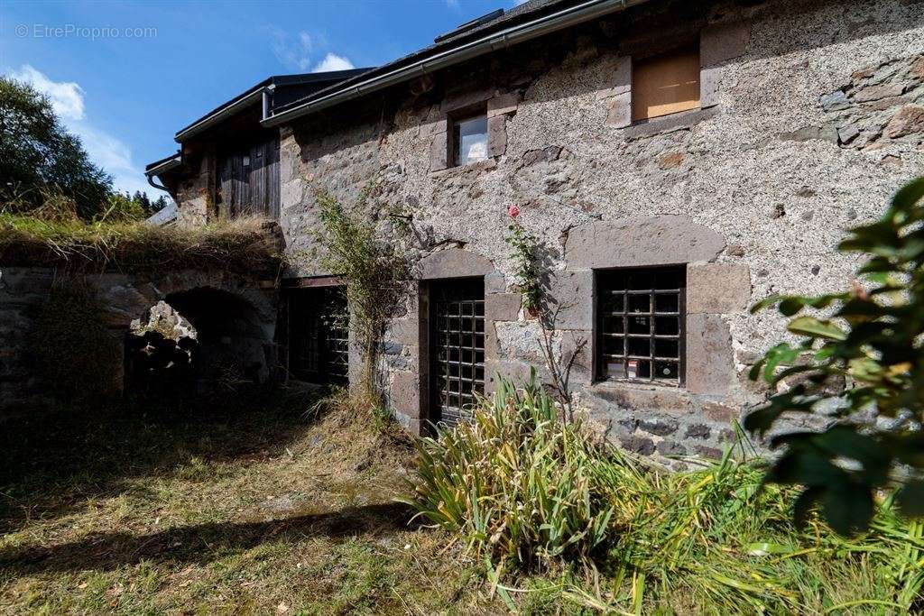 Maison à SAULZET-LE-FROID