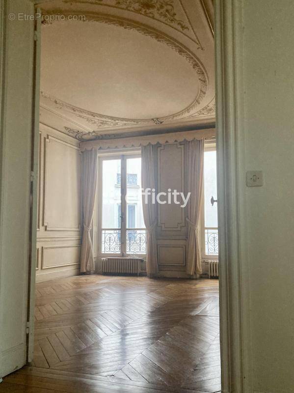 Appartement à PARIS-10E