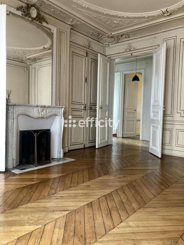 Appartement à PARIS-10E