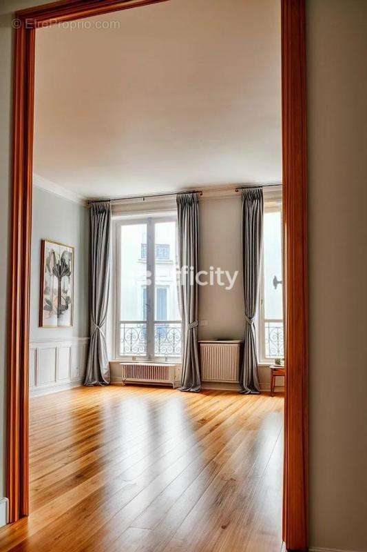 Appartement à PARIS-10E