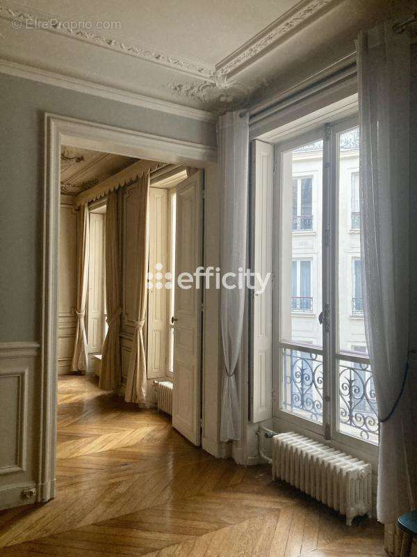 Appartement à PARIS-10E