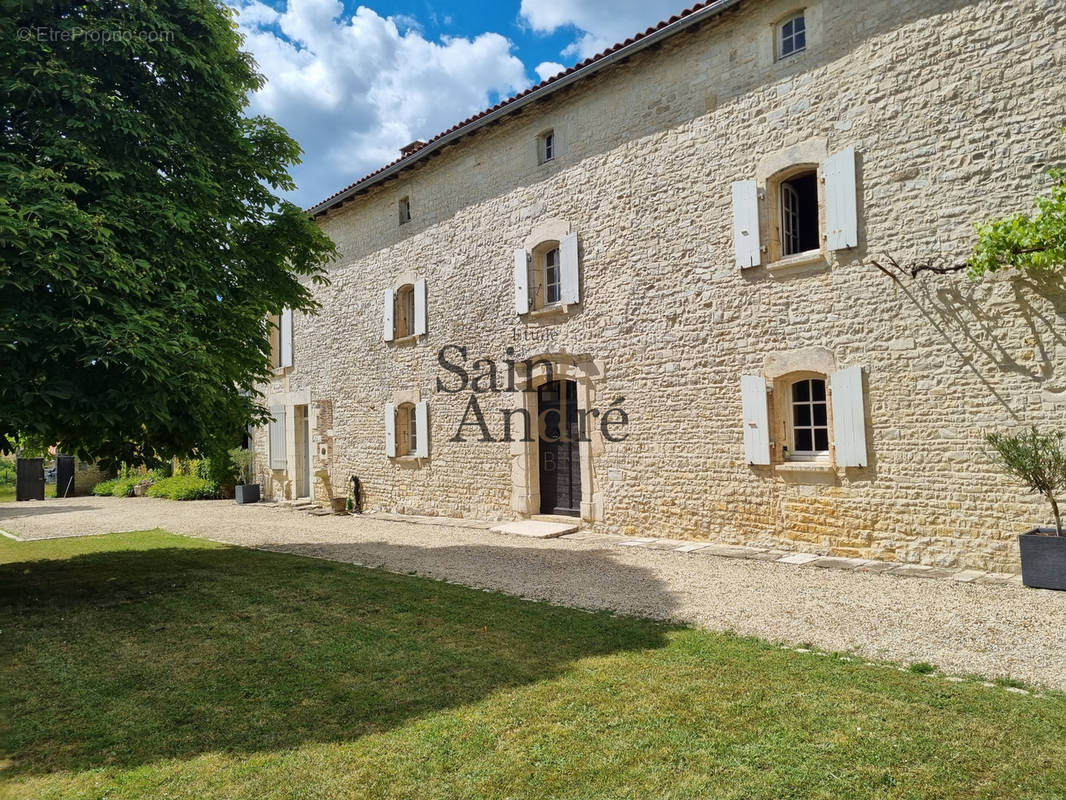 Maison à SAINT-ANGEAU