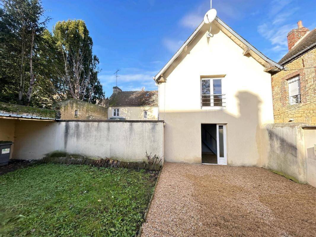 Maison à SAINT-PIERRE-SUR-DIVES