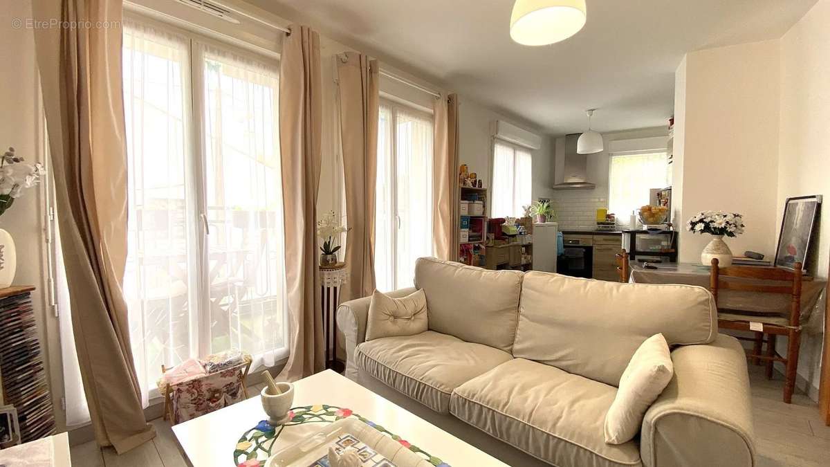 Appartement à LES CLAYES-SOUS-BOIS