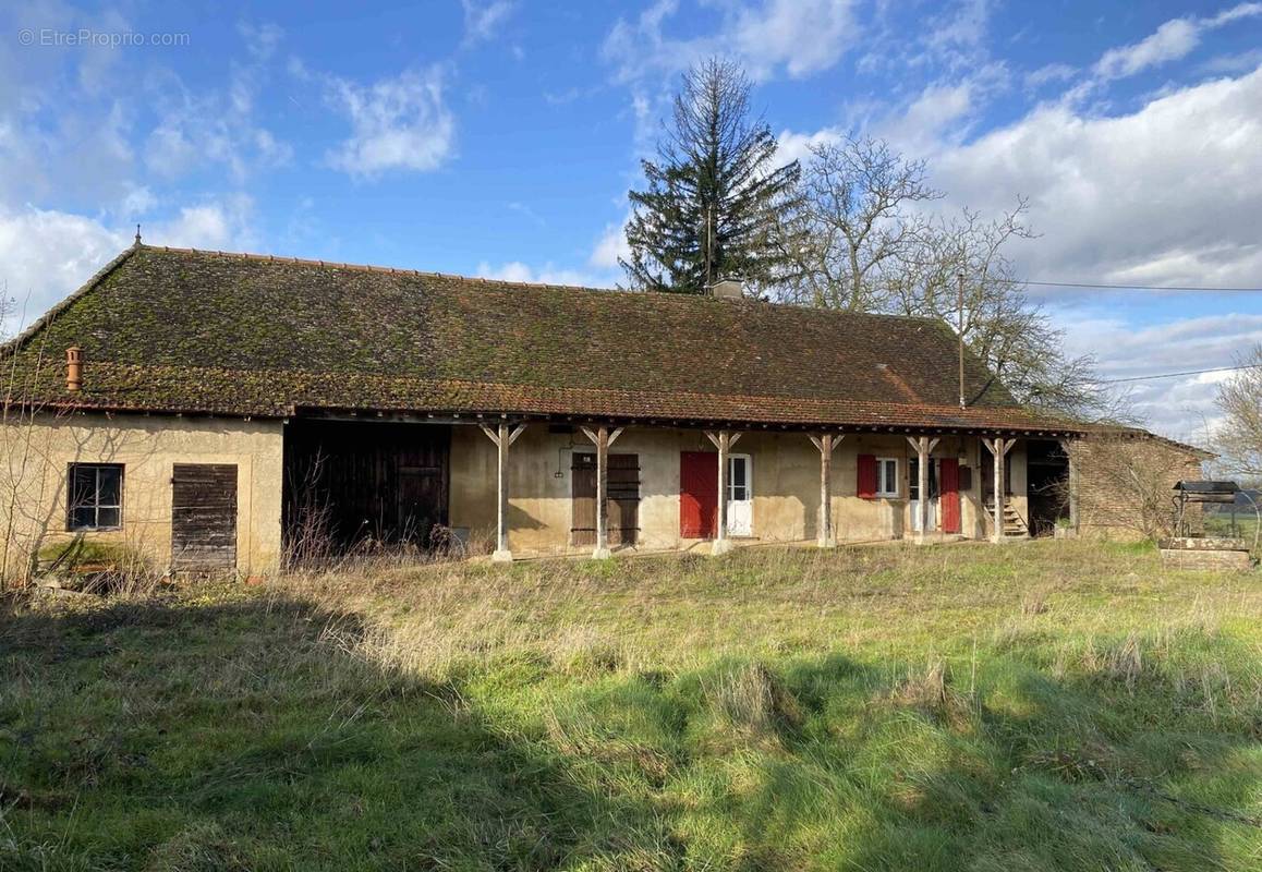 Maison à SAVIGNY-SUR-SEILLE