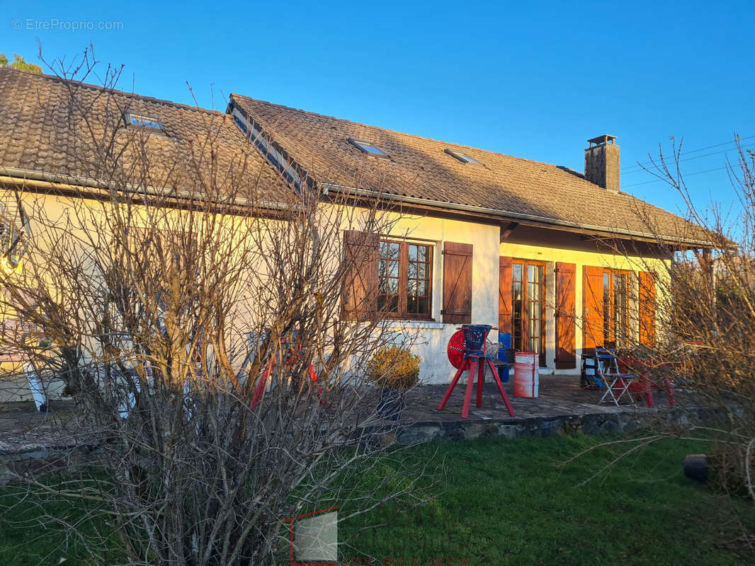 Maison à SAINT-SAUVES-D&#039;AUVERGNE