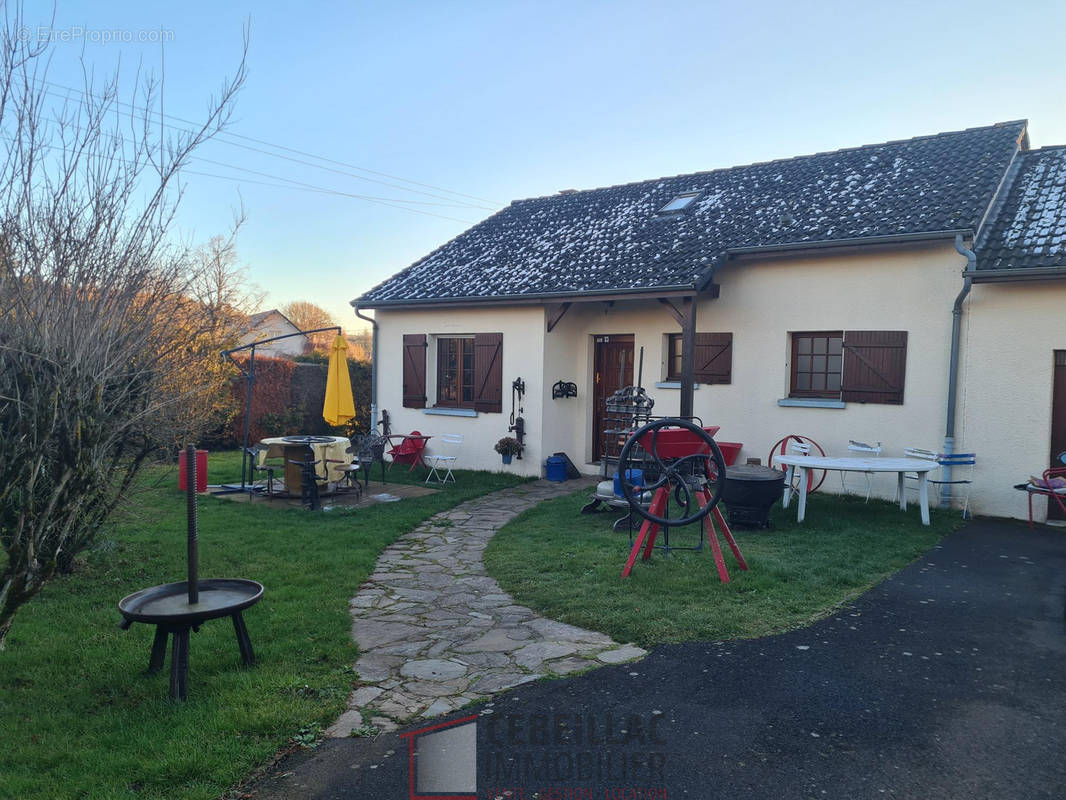 Maison à SAINT-SAUVES-D&#039;AUVERGNE