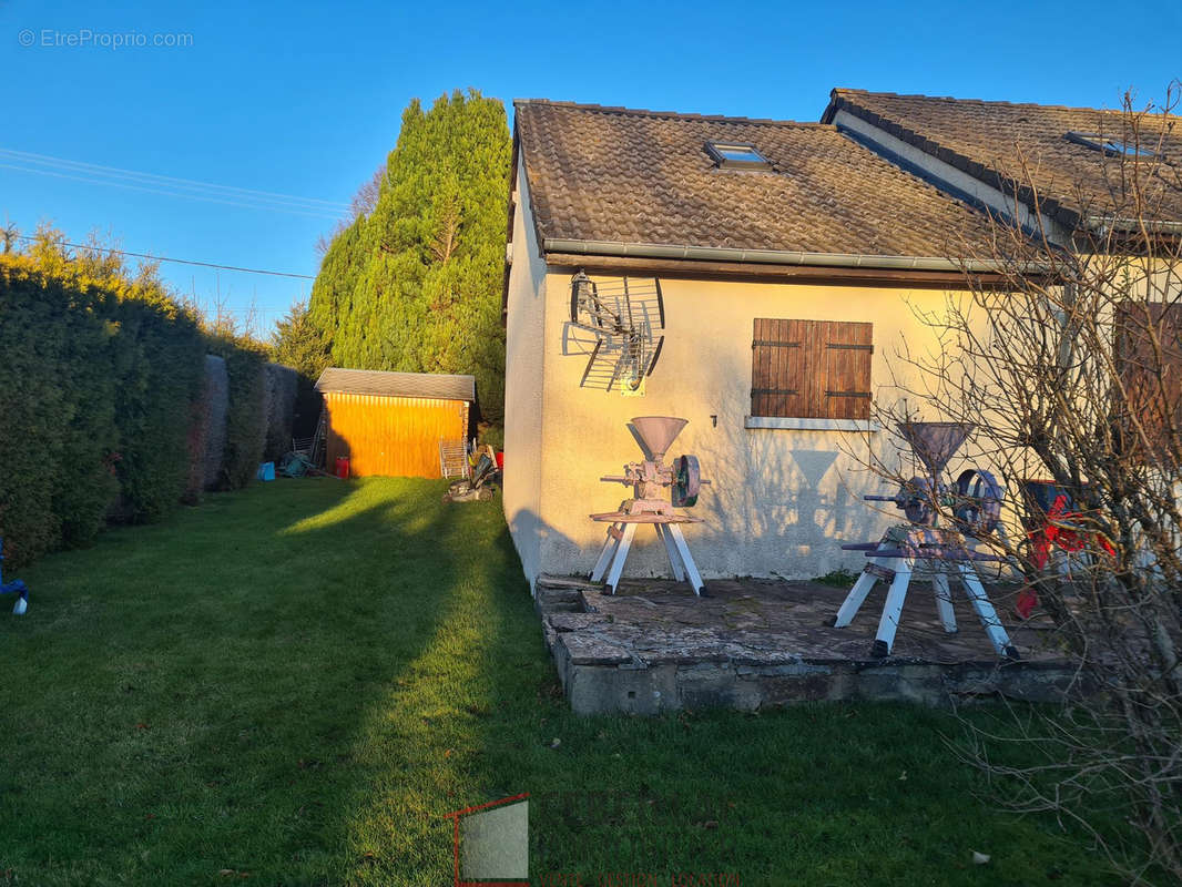 Maison à SAINT-SAUVES-D&#039;AUVERGNE