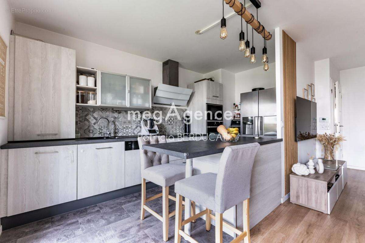 Appartement à SAULX-LES-CHARTREUX