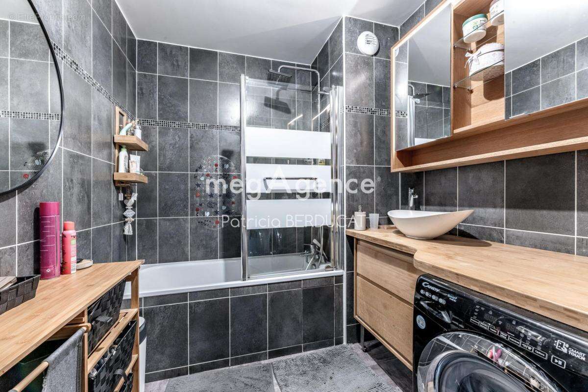 Appartement à SAULX-LES-CHARTREUX