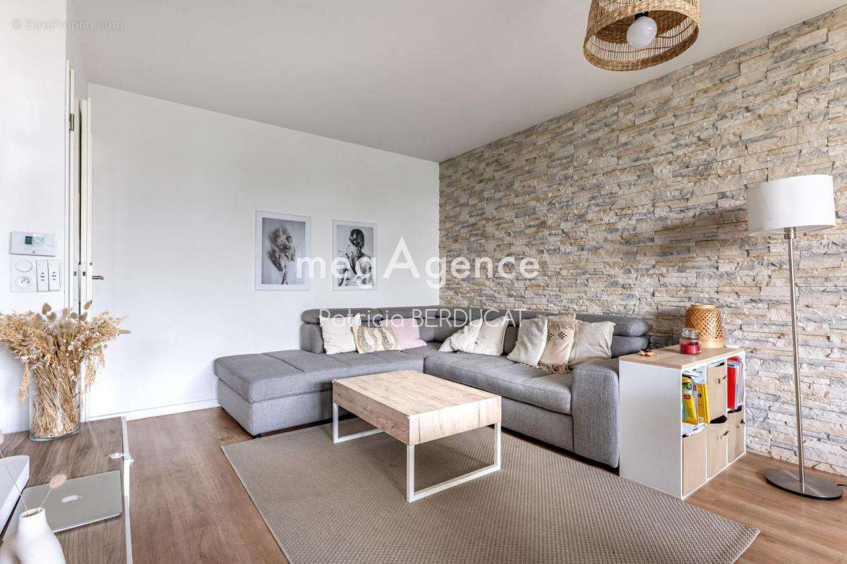 Appartement à SAULX-LES-CHARTREUX