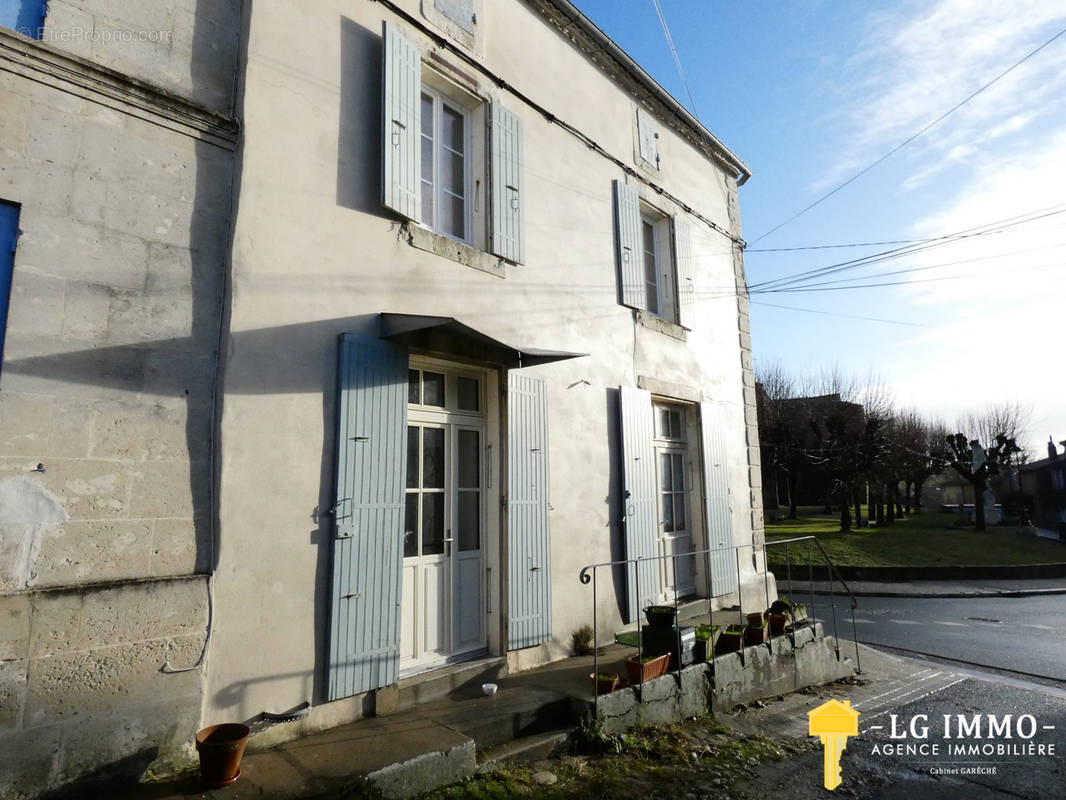 Maison à MORTAGNE-SUR-GIRONDE